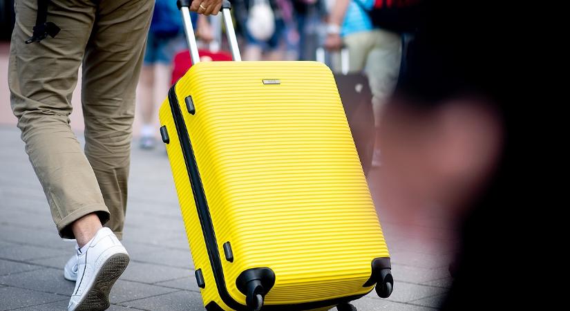 Rekordév volt a tavalyi: strandpapucs került leggyakrabban a bőröndökbe - Napi.hu
