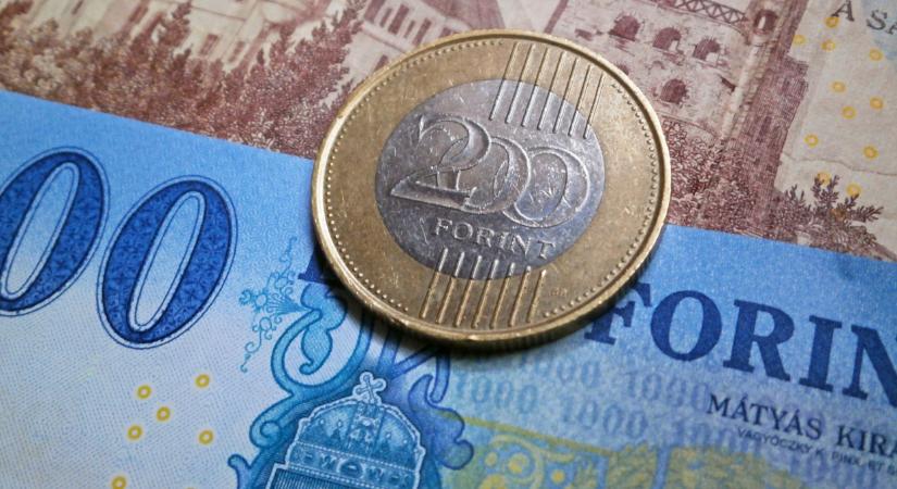 Ide teszi most a pénzét több tízezer élelmes magyar: ők vajon mit tudhatnak? - Pénzcentrum - Megtakarítás