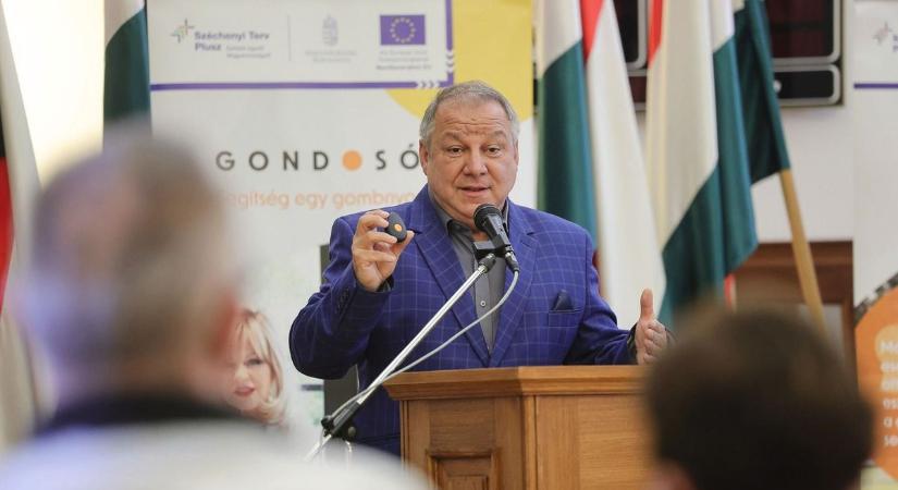 Fél kézzel kapaszkodott a vízbe esett idős bácsi, a gondosóra mentette meg - Heol
