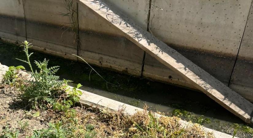 Mély betonárokból mentették ki a bajbajutottakat Püspökladányban – fotókkal - Haon
