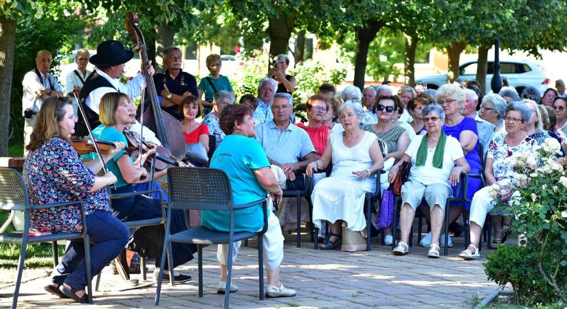 Rendkívül népszerű a szolnoki program, ezúttal is sokan összegyűltek a város egyik legszebb helyszínén - Szoljon