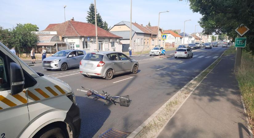 Kerékpáros és személygépkocsi ütközött a Tiszavasvári úton (fotók) - Szon