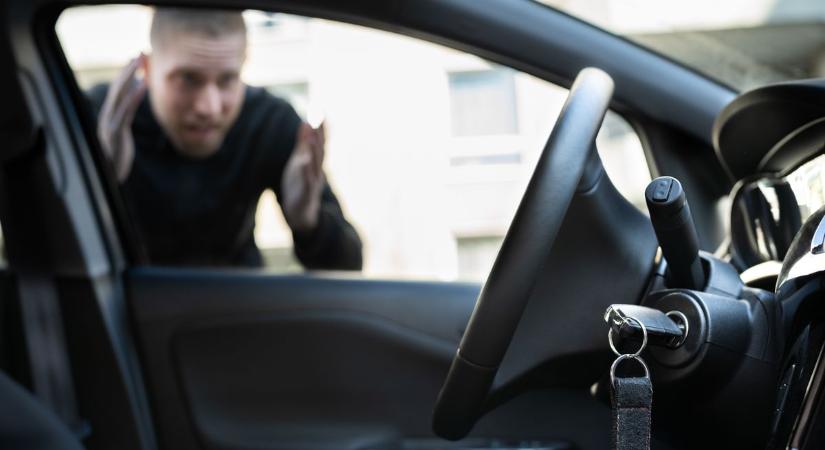 Autóba zártad a kulcsod? A kampó és a kalapács már a múlt, így szabadítsd ki 2 perc alatt – videóval - Szon