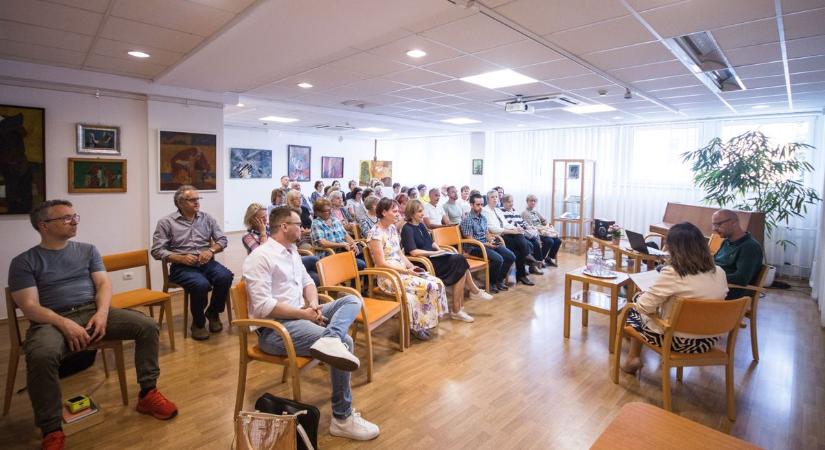Időutazás Szombathelyen is - bemutatták Gábor László könyvét - Vaol
