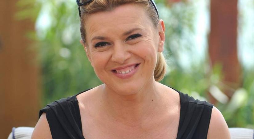 Borbás Marcsi lenyűgöző volt a gálán: az 57 éves tévés így vette át díját - Femina