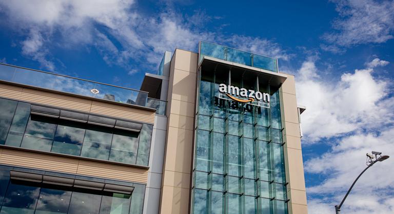 Elbocsátásokra készül az Amazon, tízezreket tehet utcára a mesterséges intelligencia - Index - Gazdaság