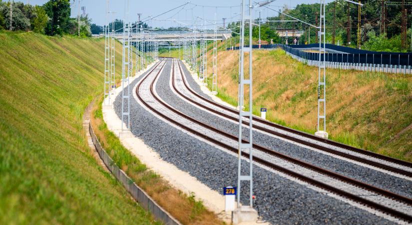 Tanévkezdésre felgyorsul a vasúti közlekedés a pécsi fővonal több szakaszán - Magyar Építők