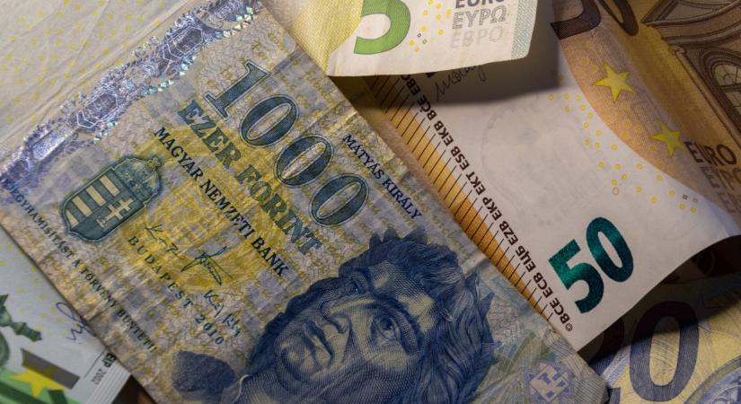Nem szép látvány a csütörtök reggeli forintárfolyam - Pénzcentrum - Gazdaság