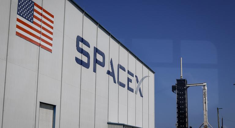 Hatalmas tűzgömböt láttak az égen Texasban, felrobbant a SpaceX egyik rakétája - Index - IT-Technológia