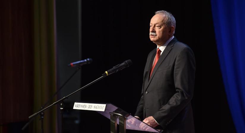 Szászfalvi László nem indul a 2026-os választáson - AtádHír
