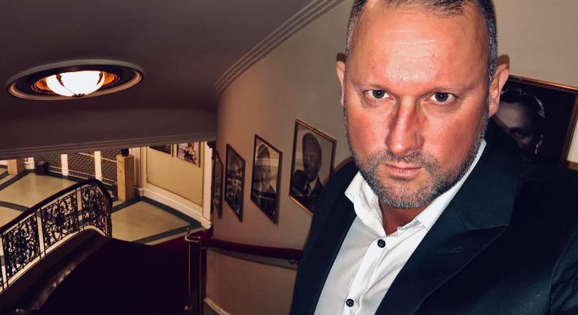Magának követeli Aranyosi Karinthy-gyűrűjét Alekosz: „Most egyetértek a Fidesszel” - atv.hu