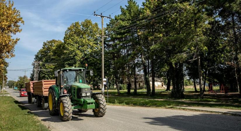 Traktorok és kombájnok az utakon: így közlekedj biztonságosan! - Agroinform