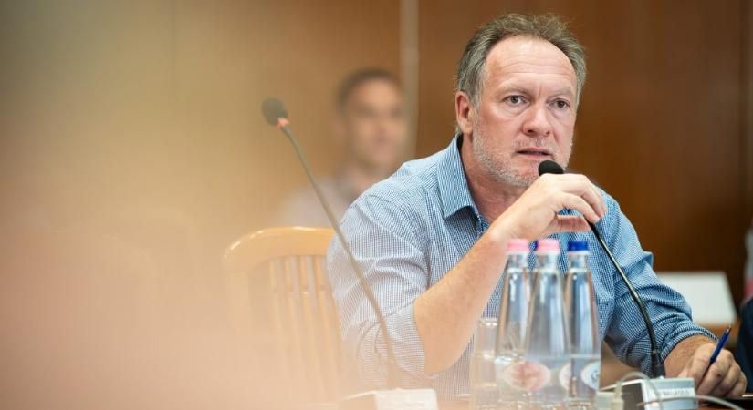 A zuglói alpolgármester szerint „faszszopózva” üvöltött közvetlen közelről az arcába a kamasz fiú, akit aztán pofon vágott - 24.hu