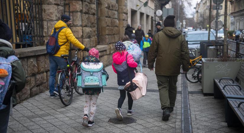 Elkészült a felmérés, a magyarok csaknem fele szerint egy kormányváltás lenne képes javítani a közszolgáltatások színvonalán - Népszava