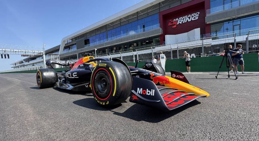 Máris Forma-1-es autó hajtott a megújult Hungaroringen - Totalcar