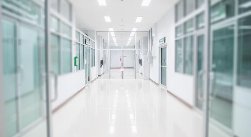 Szívmelengető gesztussal segített egy házaspár a szolnoki kórházban - Szoljon