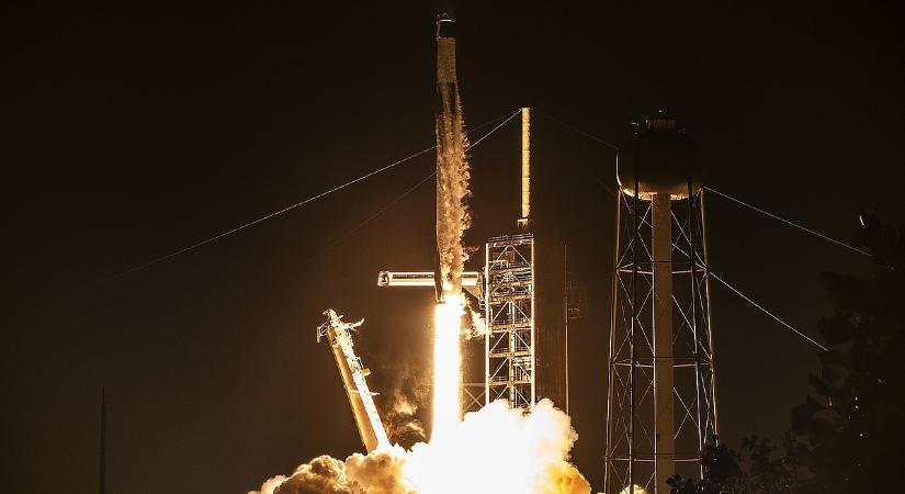 Musk újabb űrrakétája vált a semmivé: videón a mindent felemésztő robbanás - Napi.hu