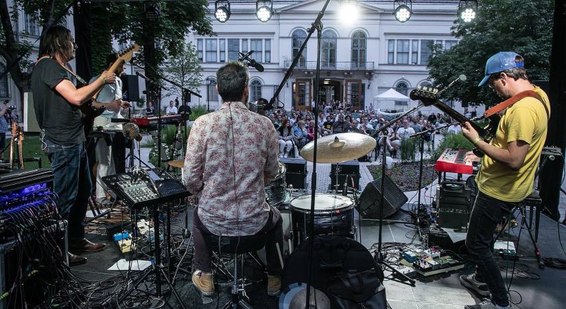 Kvízzel, koncerttel és szubjektív tárlatvezetéssel is készül a PIM - Roadster