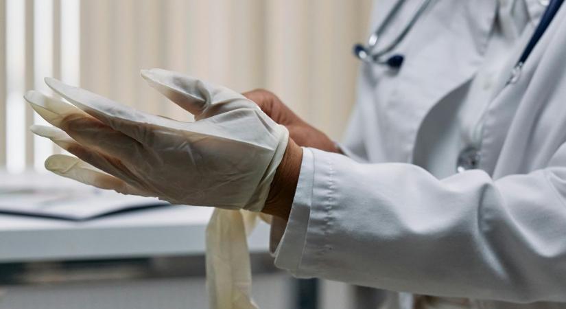 „Soha nem hallgatott rám a háziorvosom, mindig egyszerű antibiotikummal elhajtott, majd negyedik stádiumú rákkal diagnosztizáltak” - Ripost