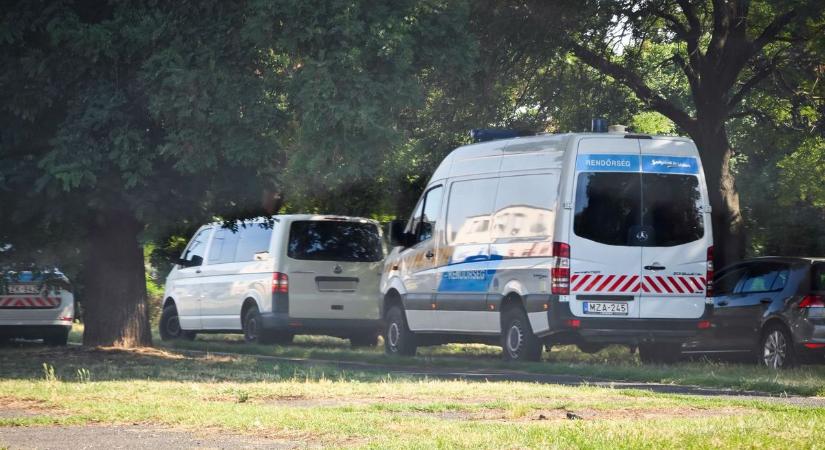 Rendőrök lepték el egy szombathelyi patak partját - helyszíni fotók - Vaol