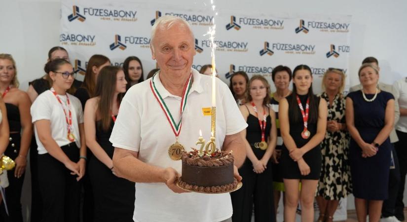 Füzesabony SC: kiváló sportolókat és születésnapost is köszöntöttek - Heol