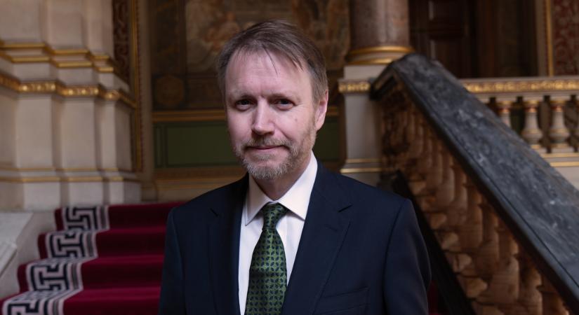 Rutinos diplomata lesz az új budapesti brit nagykövet - 24.hu