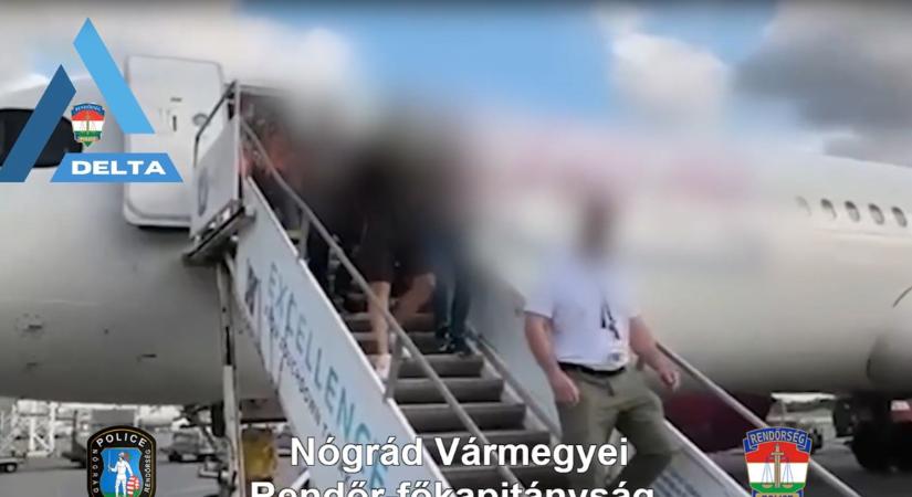 A repülőgépről szedték le a rendőrök a nyaralásáról hazatért váci férfit Ferihegyen - videó - Blikk - Kvíz