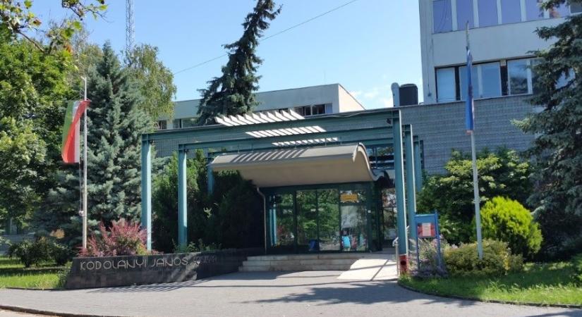 Bezárja egyik campusát a Kodolányi Egyetem, mert mindössze nyolc nappalis diák járt oda - Eduline