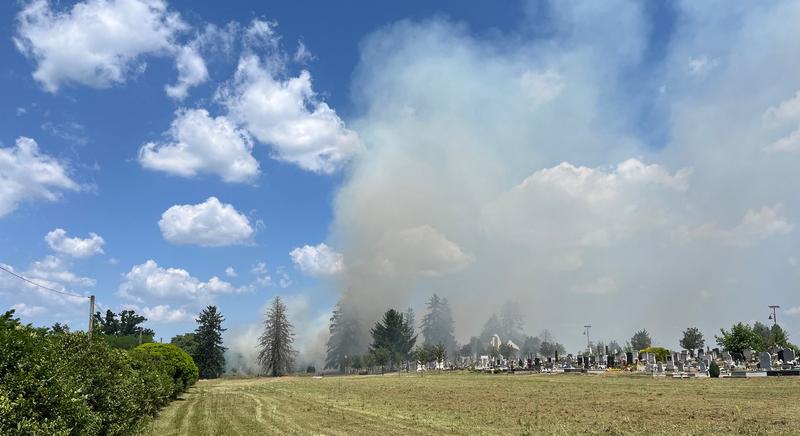 Lángok csaptak fel a mezőcsokonyai temetőben - KaposPont