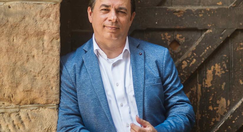Bán János író: „A celebek helyét átvette Hunyadi János, Szilágyi Erzsébet és Zsigmond király” - Nőklapja