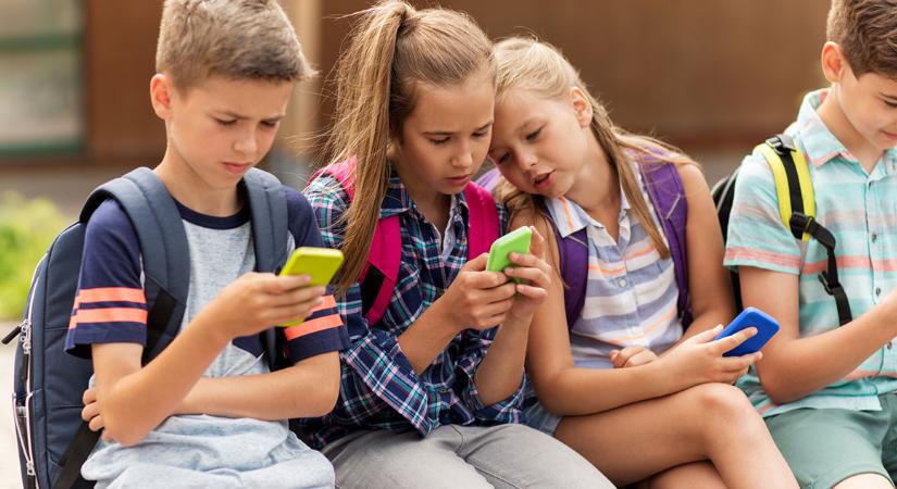 Az iskolai mobilkorlátozás egy év alatt pozitív eredményt hozott - Babaszoba