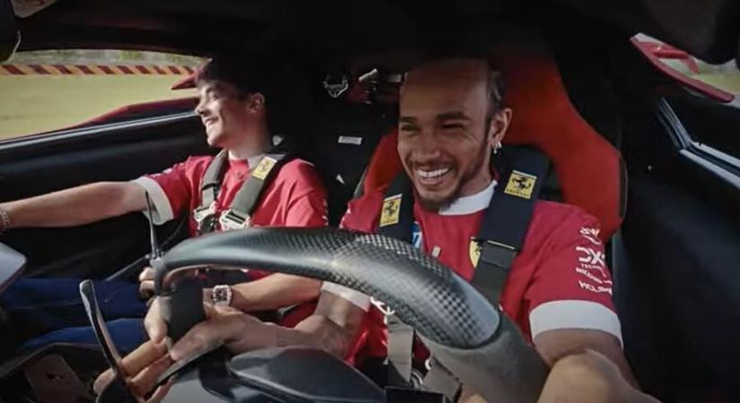 Végre jól szórakozott Hamilton egy Ferrariban, kipróbálta az új hipermodellt az F80-ast, Leclerc nem annyira – videó - HVG - Autó