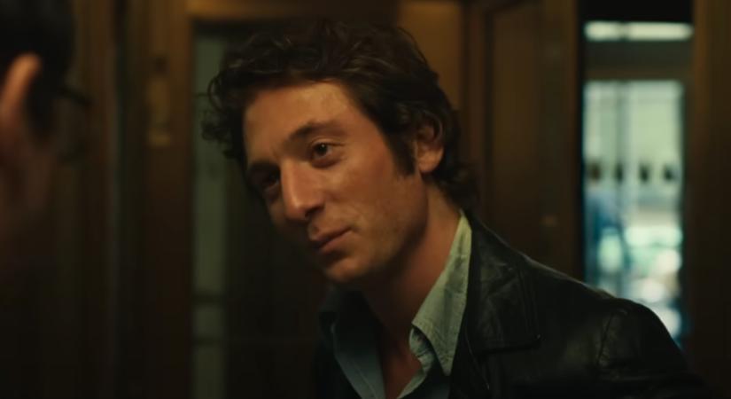 Jeremy Allen White nemcsak zenél, de az egész világot megjavítja Bruce Springsteenként - 24.hu