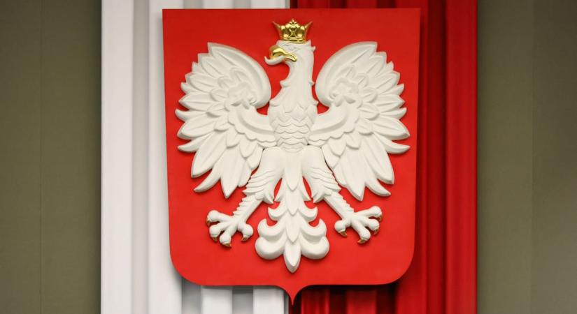 Teljes a káosz Lengyelországban, elképesztő feszültségek közepette várják, hogy felesküdjön az új lengyel elnök - HVG - Világ