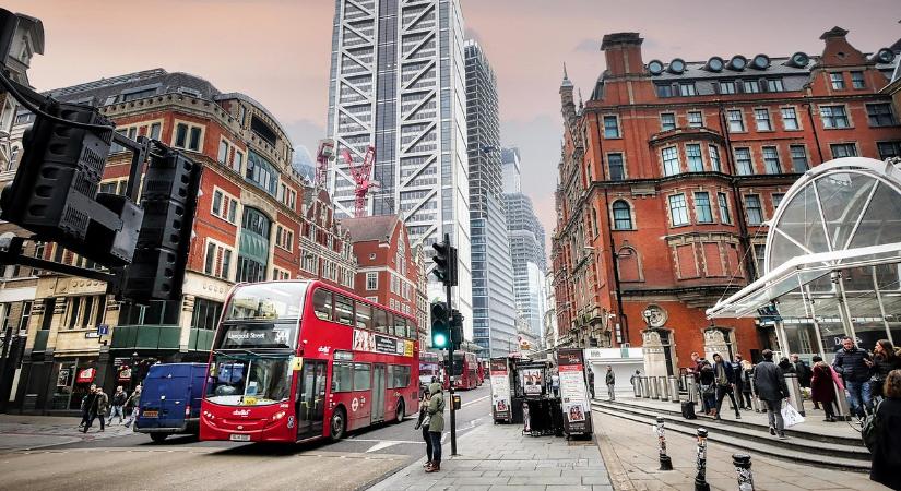Kitilthatják az autókat London egyik legforgalmasabb utcájából, jelentősen megváltozna a közlekedés - 168.hu