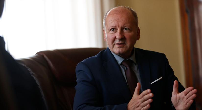 Simicskó István: a nagyobb üzletek ne csak önkiszolgáló pénztárgépeket biztosítsanak! - HírTV