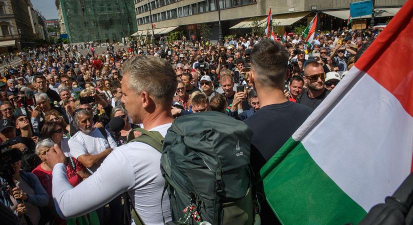 Ceglédi: Online hasít Magyar Péter és a Tisza, de jövő tavasszal papírra, tollal kell húsvér emberekre húzni az X-et (VIDEÓ) - Mandiner