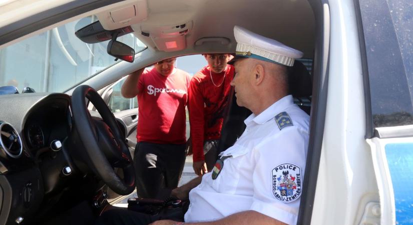 Taxinak nézte a rendőröket a 15 éves gyerek, mert lekéste a vonatot - Sonline