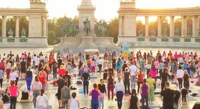 Így jógázz a szabadban a jóga világnapján! – Ingyen, adomány felajánlásával vagy épp a város fölött - Welovebudapest