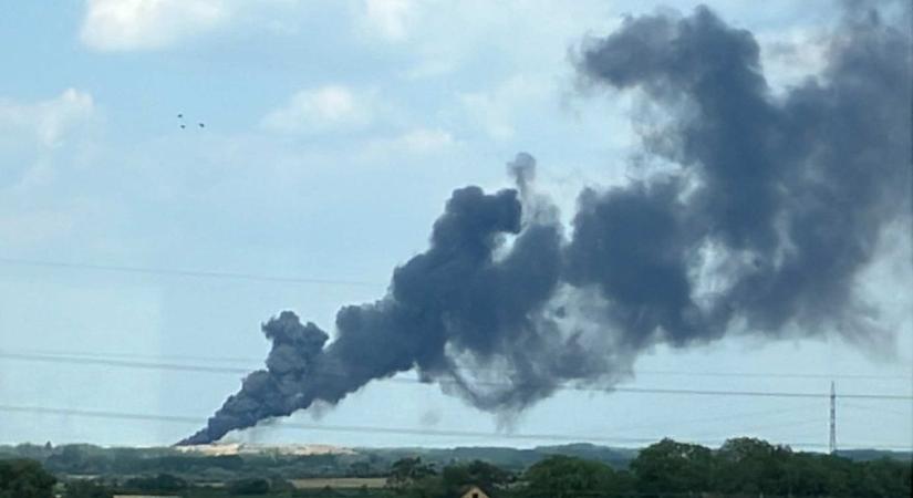 Óriási a baj Kecskemét határában, rengeteg tűzoltót riasztottak a lángokhoz - BAON