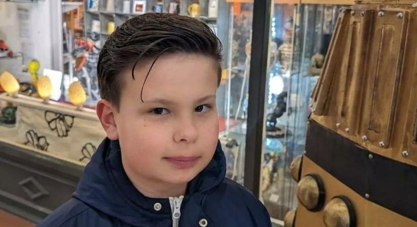 "Anya, segíts!" Kétségbeesett szülei karjai közt halt meg a 13 éves kisfiú - Ripost