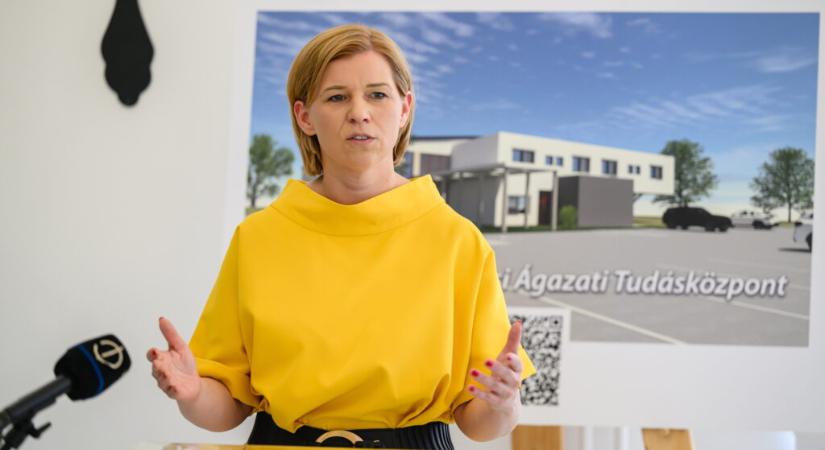 Varga-Bajusz Veronika: Balatonfüreden épül meg az elektronikai ágazati tudásközpont - vasarnap.hu