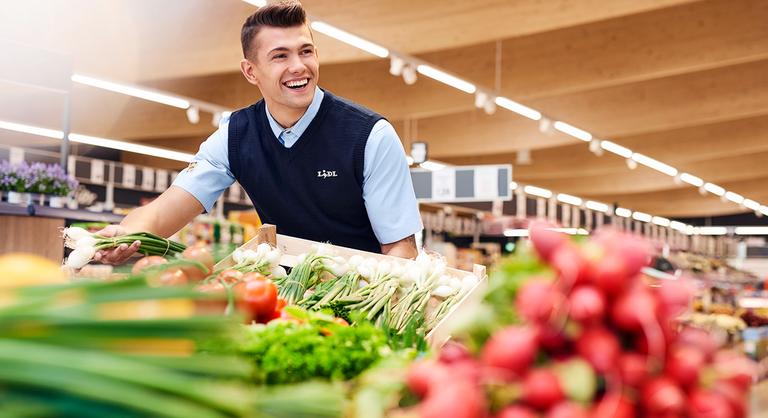 Pszichológus, jogász, pénzügyi tanácsadó – így vigyáz a Lidl a dolgozóira - Index - Gazdaság