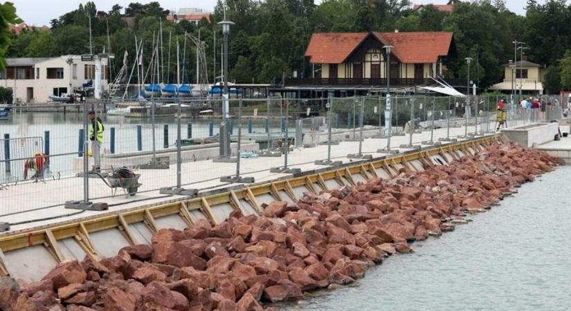 Újjászületik a balatonfüredi móló: már burkolják, utána jön a parkosítás - Veol