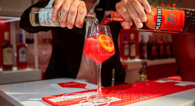 ÚJ FEJEZET A MARTINI TÖRTÉNETÉBEN - onBrands