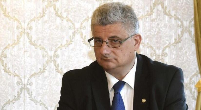 A Kossuth téren fog akciózni a Pedagógusok Szakszervezete - MFor