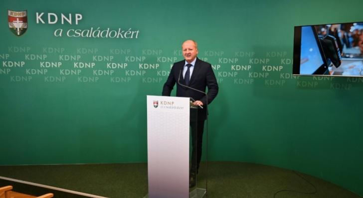 Simicskó István: Elfogadta az Országgyűlés a törvényjavaslatot, hogy a nagyobb üzletek ne csak önkiszolgáló pénztárgépeket biztosítsanak! - Gondola