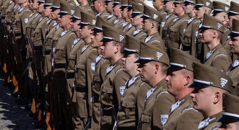 A honvédség állományát is belső e-mailekben biztatják az Ukrajna-ellenes szavazásra - 444.hu
