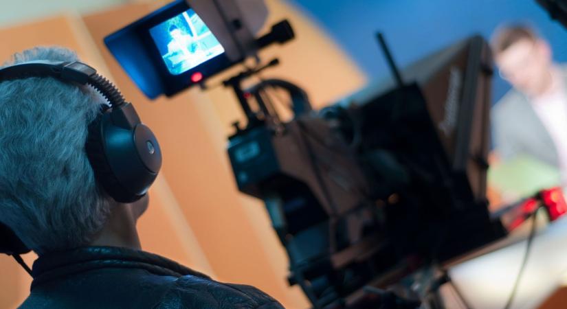 Verekedés tört ki a magyar tévéstúdióban, a Mónika Show óta nem látott vicces jelenetek telítették a netet, majd jött a csattanó - Promotions