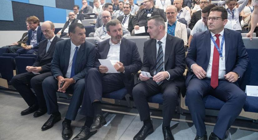 Járművek jövője – Nemzetközi konferencián a legújabb autóipari technológiákról (galéria, videó) - Zaol